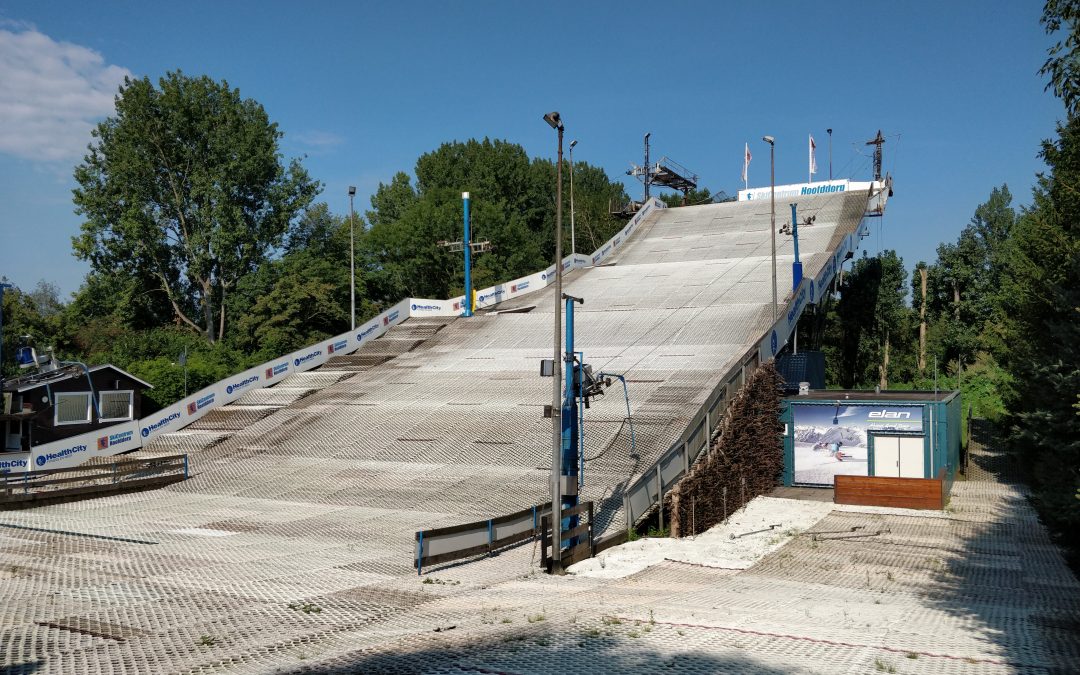 Hoofddorp combines the Treadmill Ski Machine with an artificial dry ski slope!     