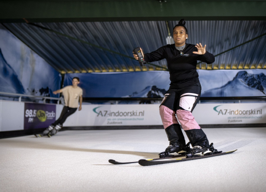 a7 indoorski Skiing on a indoor ski simulator